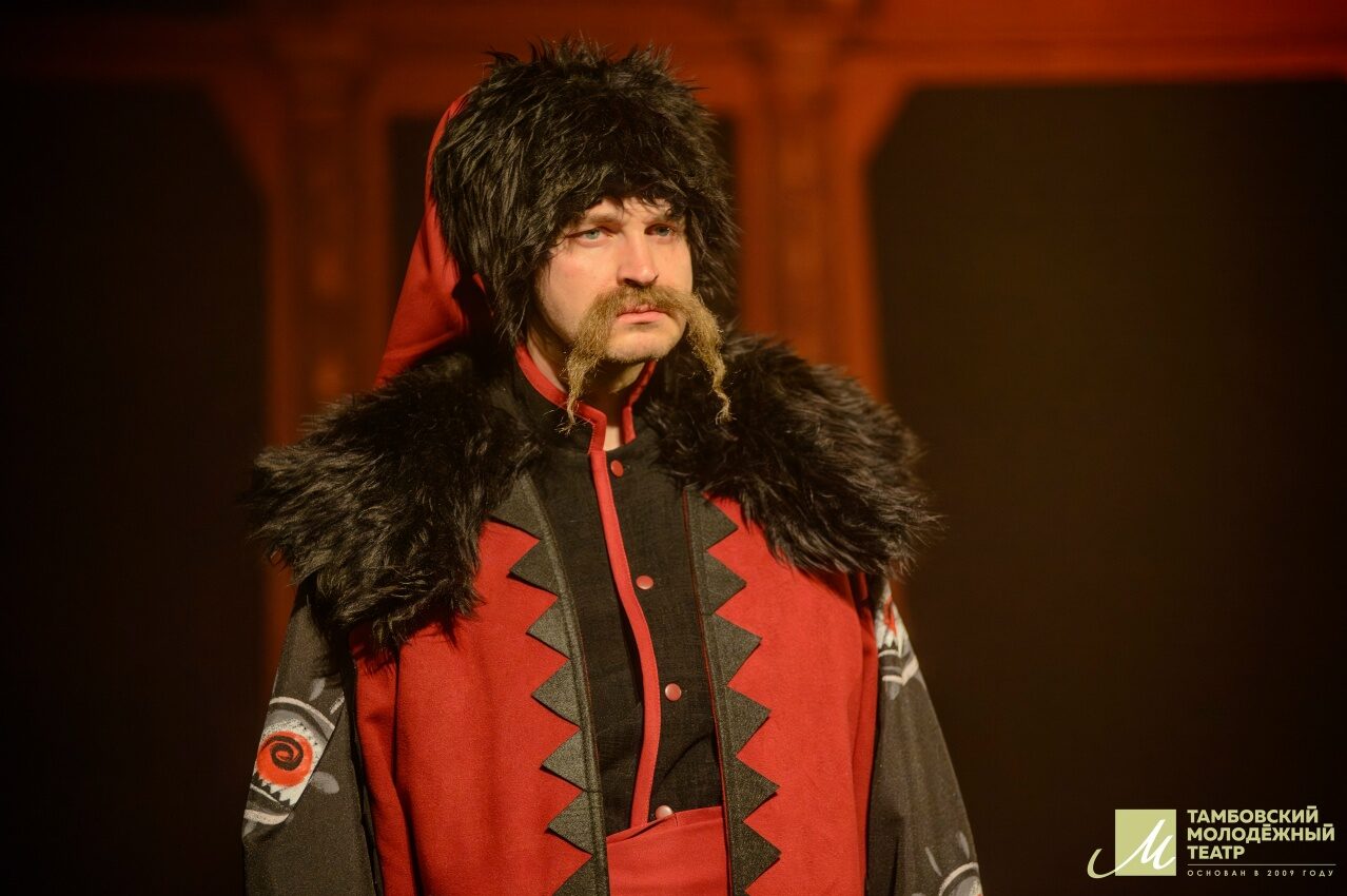 Юрий Фитисов в спектакле "Вий". ото ТМТ