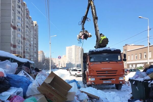 В Тамбове ликвидируют навалы мусора на контейнерных площадках
