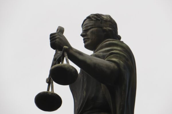 В Тамбове суд вынес приговор курьеру мошенников, выманивших миллион у пенсионера