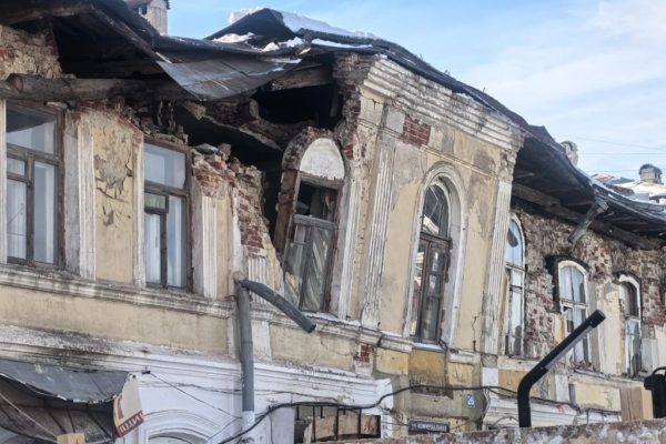 Косенков поручил обеспечить проход у аварийного дома на Коммунальной к середине апреля