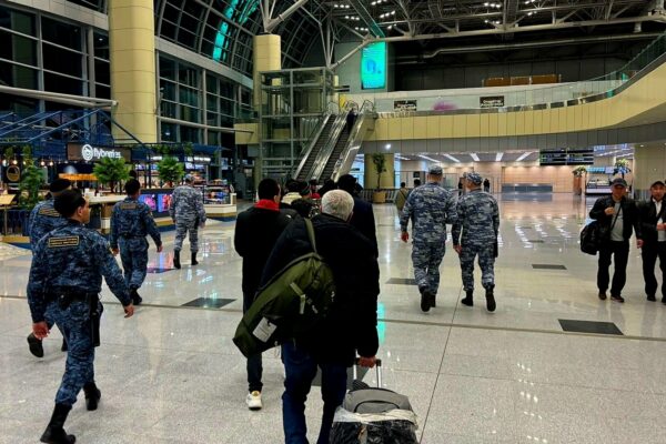 Тамбовский спецназ судебных приставов выдворил из России еще восемь нелегалов