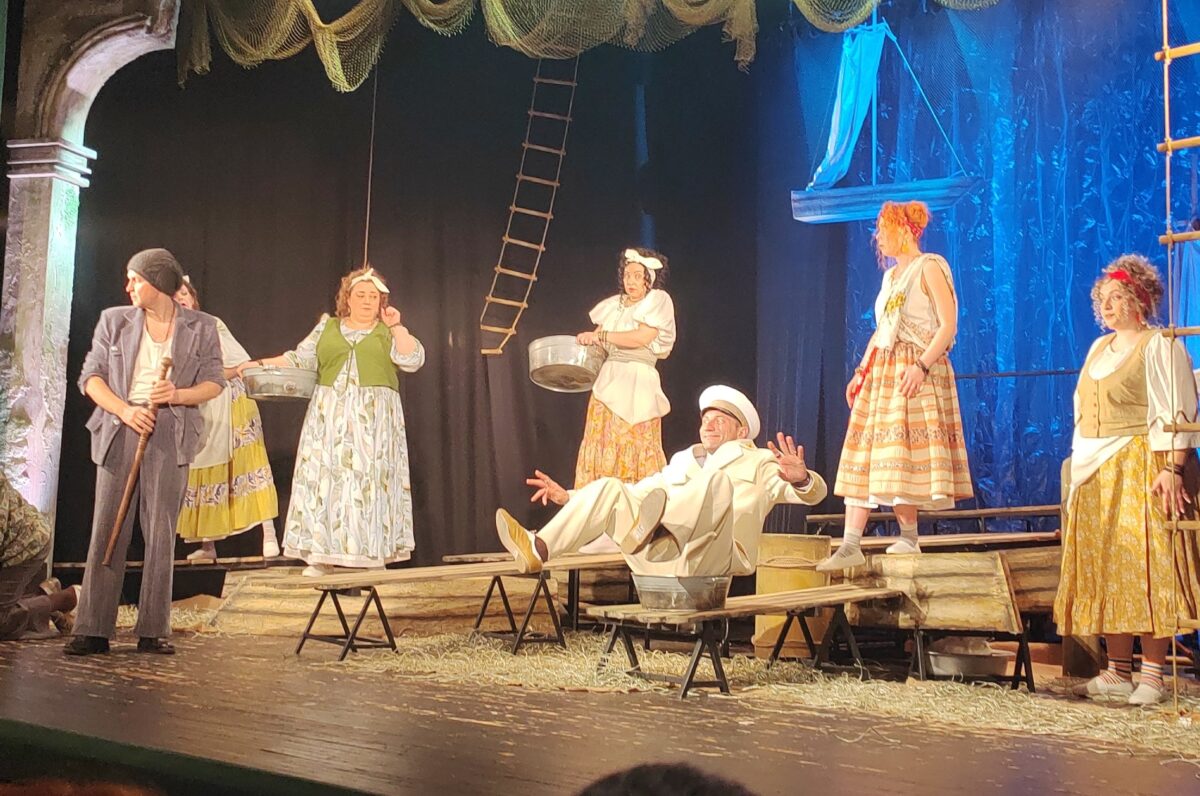 Спектакль "Плутни Скапена" на сцене ТМТ