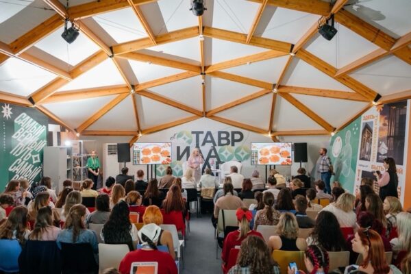 Молодежь из Тамбова сможет проявить творческие способности на фестивале искусства в Крыму