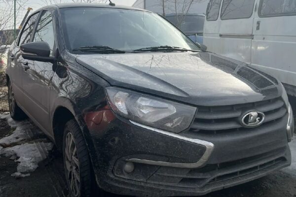 Судебные приставы арестовали «Весту» тамбовчанина за неуплату по штрафам ГАИ и кредитам