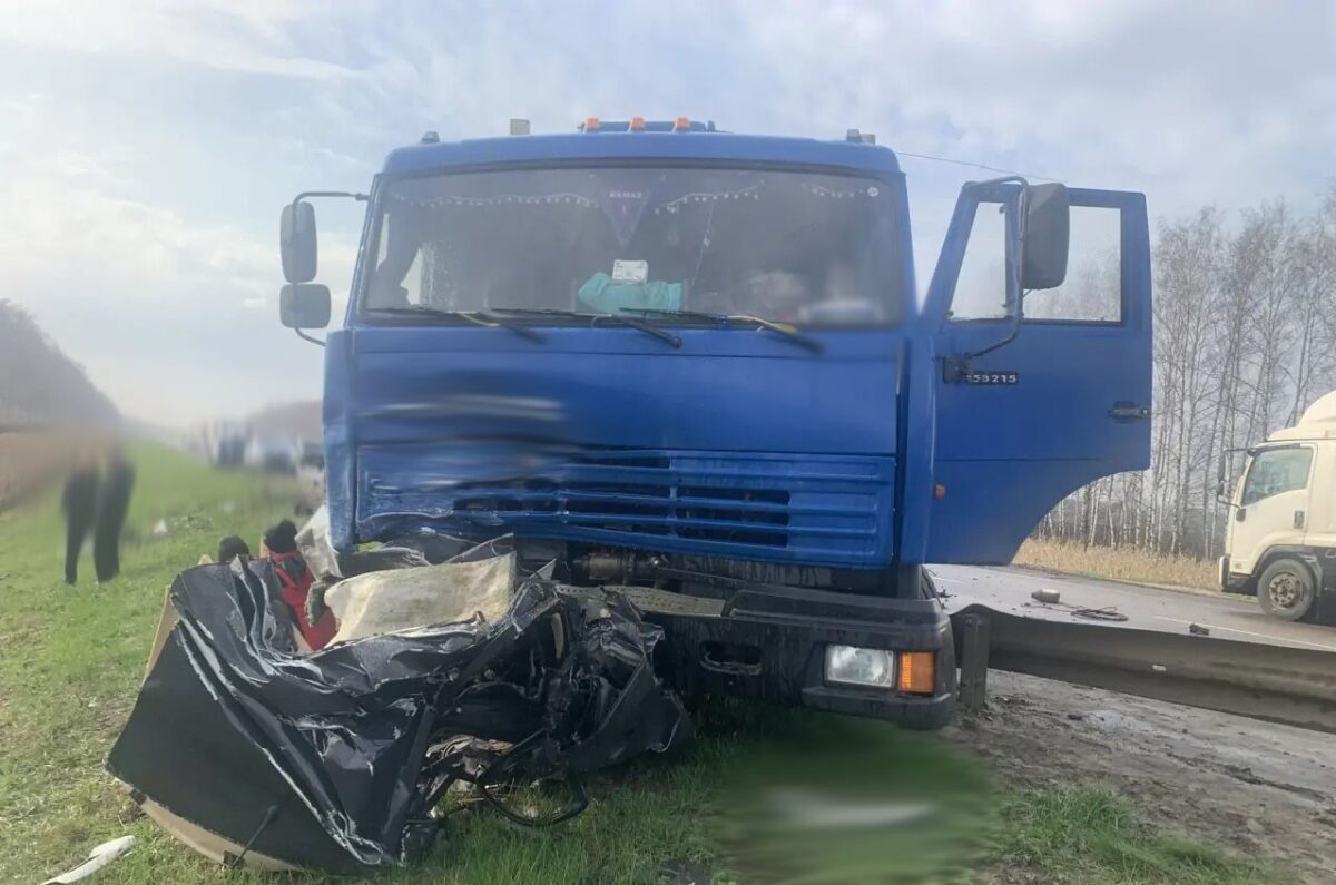 Последствия ДТП на трассе Р-22 "Каспий". Фото региональной Госавтоинспекции