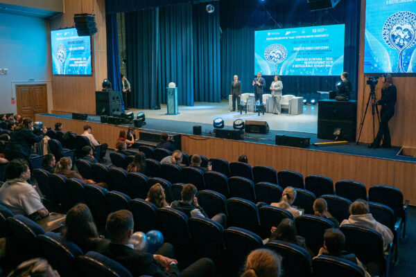 Ректор ТГУ раскритиковал мифы о «безграничной» поддержке студенческих семей за рубежом