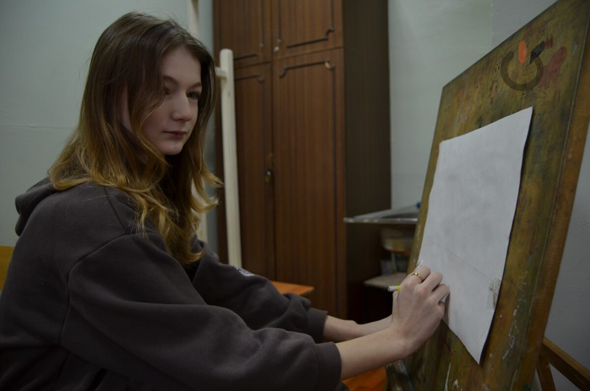 Ангелина Черникова за работой