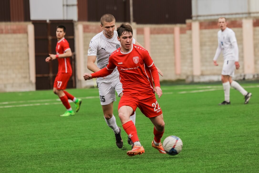 С футболом по жизни: новый полузащитник тамбовского «Спартака» рассказал о пути в спорте