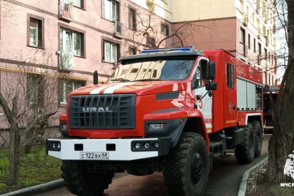 Неизвестный мужчина погиб при пожаре в заброшенном доме на Кронштадтской улице в Тамбове