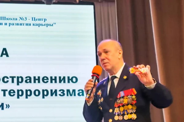 Уроки Беслана: ветеран ФСБ встретился в Тамбове со школьниками и студентами