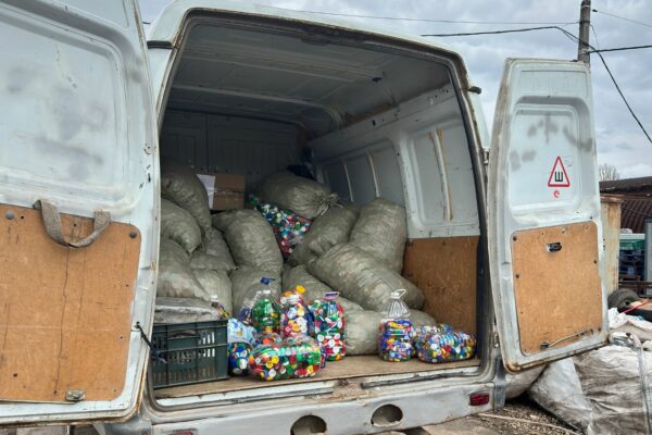 Сотрудники Пушкинской библиотеки отправили более 200 кг пластиковых крышек на переработку