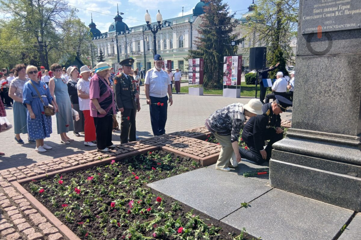 Акция у памятника генералу Петрову в Тамбове