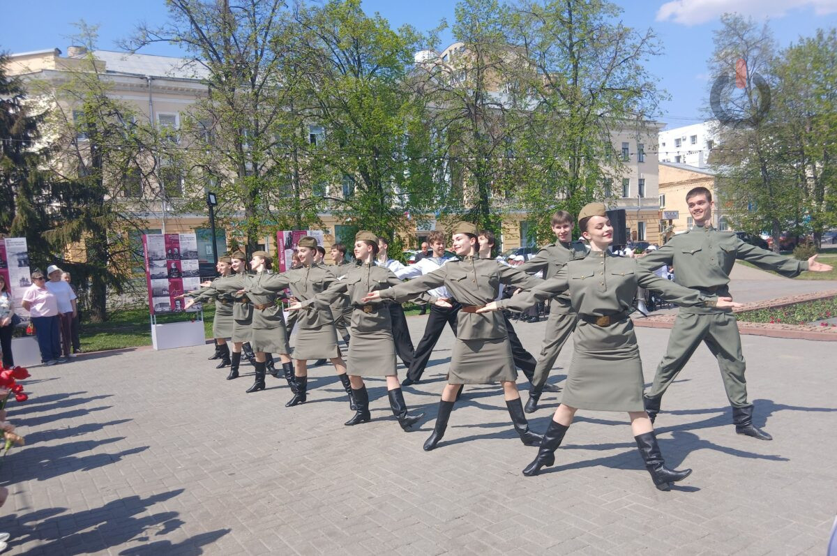 Акция у памятника генералу Петрову в Тамбове