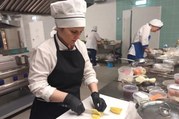Зарплата, которую предлагают тамбовским поварам, выросла на 120% за пять лет