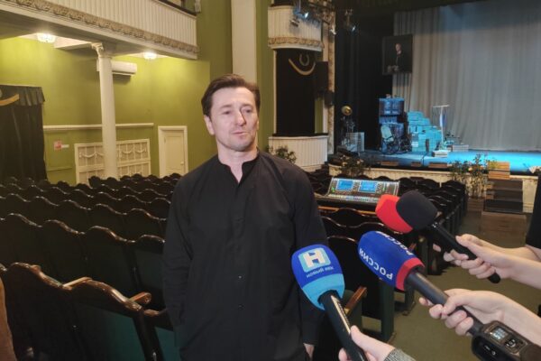 Сергей Безруков признался, что с удовольствием снимал бы кино в Тамбове