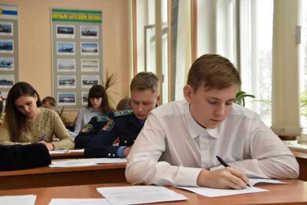 В Тамбове 15 одиннадцатиклассников написали первые ЕГЭ на 100 баллов