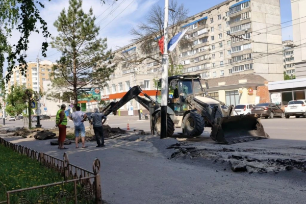 В Тамбове на улице Чичканова демонтируют бортовой камень вдоль тротуаров
