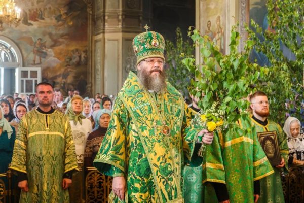 Митрополит Феодосий возглавил богослужение на Троицу в кафедральном соборе Тамбова