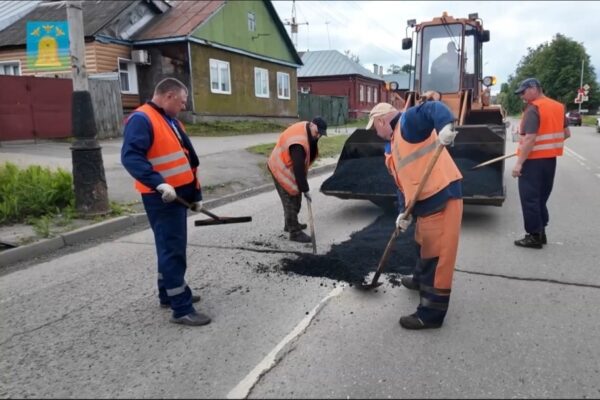 В Тамбове на Коммунальной провели ямочный ремонт дороги