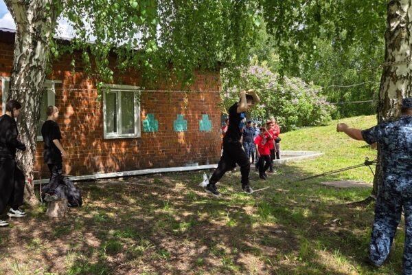 Для детей тамбовских сотрудников УФСИН провели военно-патриотическую игру «Зарница»