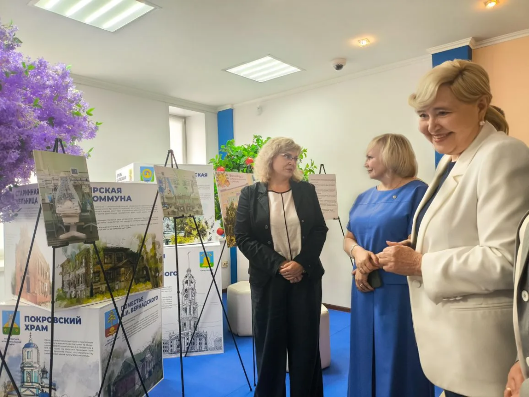 Депутат Госдумы Тамара Фролова (справа)
