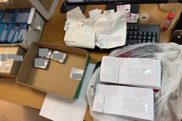 Директор тамбовской фирмы незаконно оформлял карты на посторонних