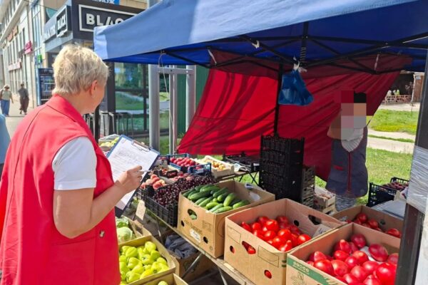 Тамбовчан штрафуют за продажу овощей и фруктов на улицах города