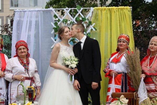 В Тамбове в День семьи, любви и верности поженились 15 пар