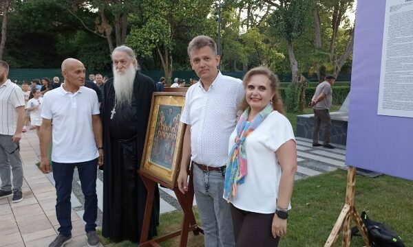 Работы тамбовских художников представили в Абхазии на выставке «Голубь мира»