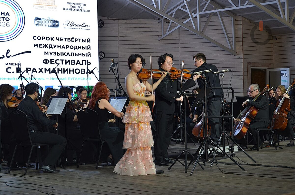 Солисты Дан Хуали и Чжан Кайлинь