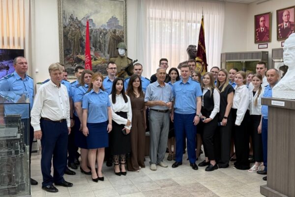 В Тамбове шестерым специалистам прокуратуры вручили первые служебные погоны