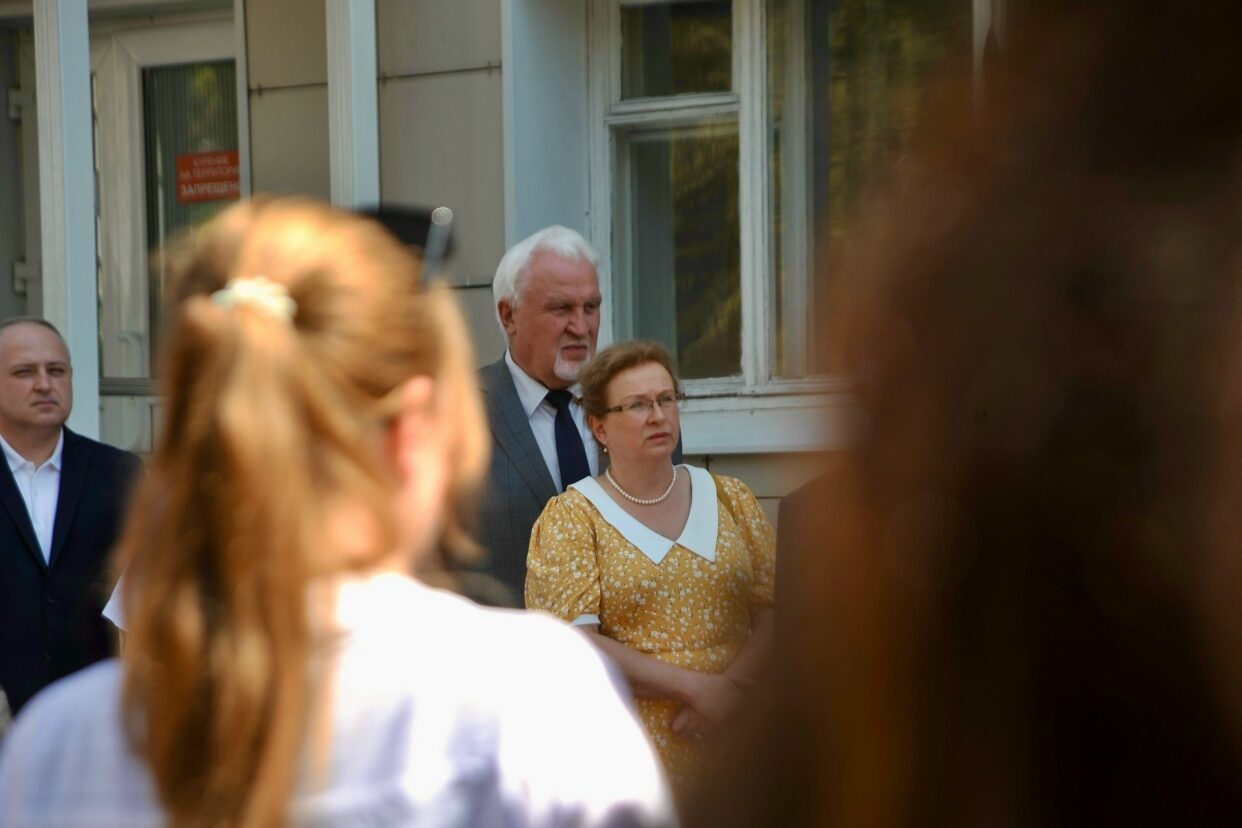 Памятную доску разместили на жилом доме, который расположен на Соборной площади