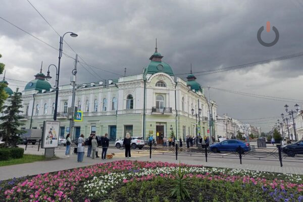 В Тамбове представляют выставку к 77-летию Владимира Карева