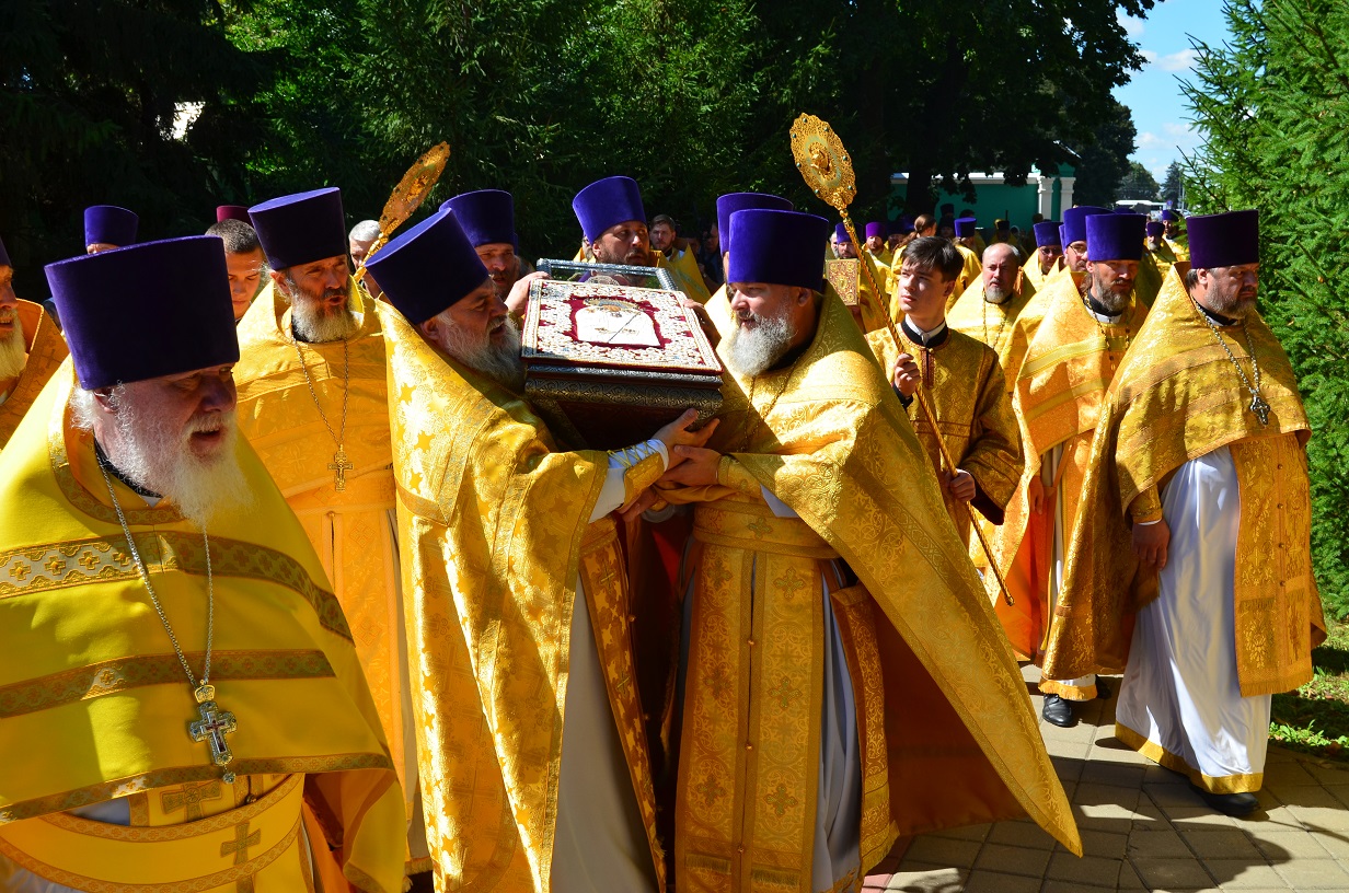 Крестный ход с мощами святителя Питирима