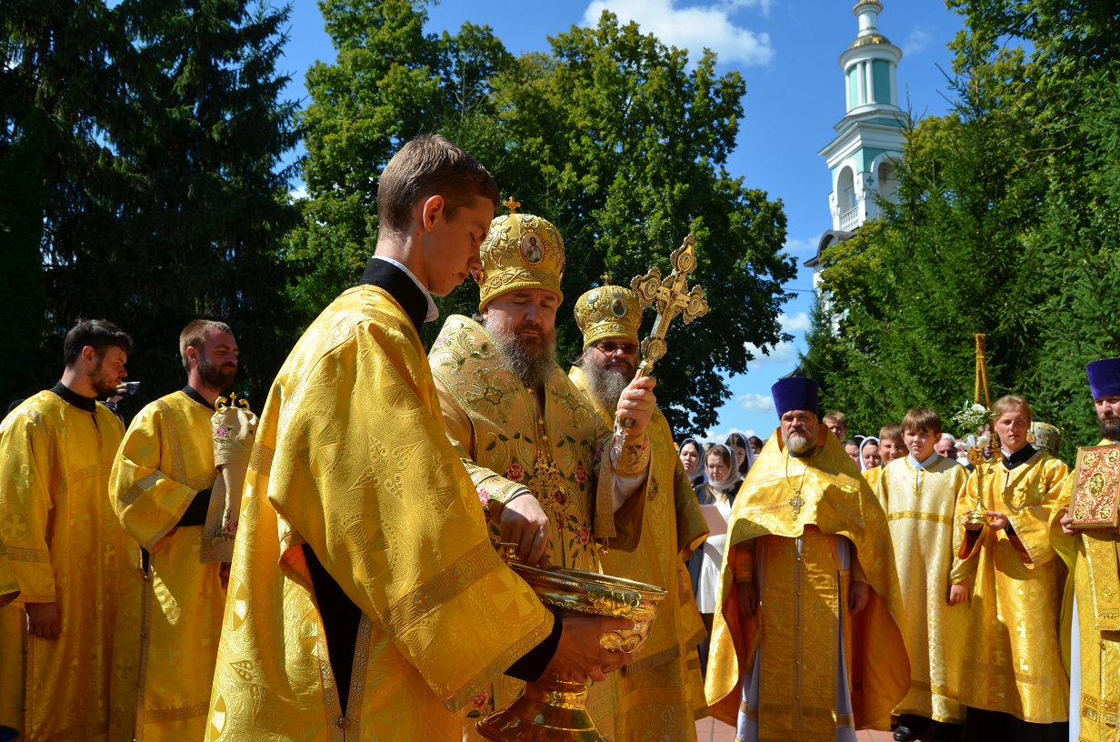 Крестный ход с мощами святителя Питирима
