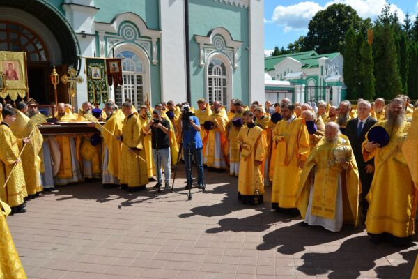 На торжествах в честь святителя Питирима Тамбовского сослужили четыре архиерея
