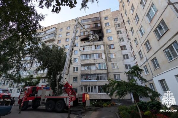 Из пожара в девятиэтажке на Чичканова в Тамбове спасли 14 человек
