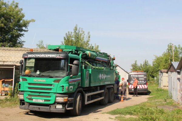 Работают по ночам: в Тамбове проводят масштабную промывку сетей канализации