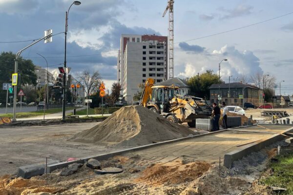 Провал на перекрестке К. Маркса и Пензенской РКС пообещали устранить после замены задвижки