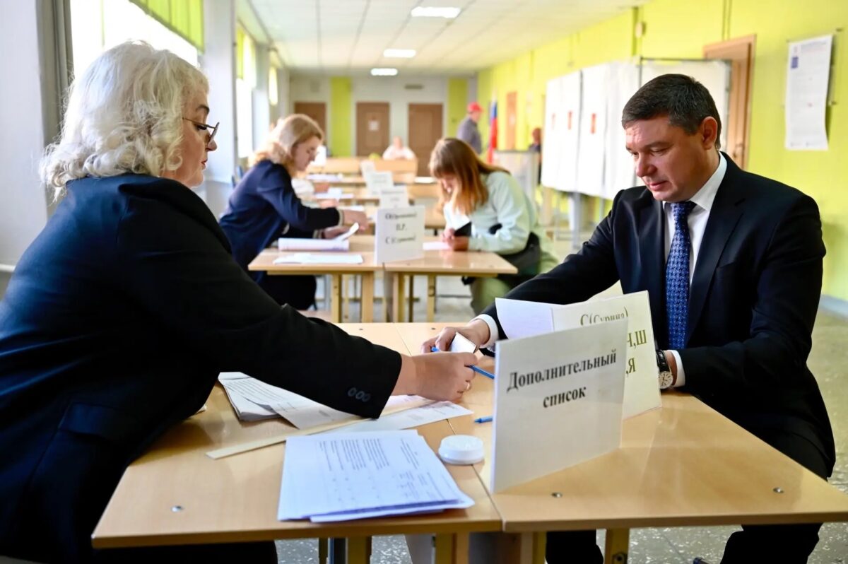 Евгений Первышов проголосовал на выборах в Тамбовской области. Фото Павла Васильева