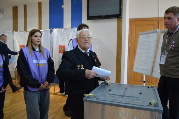В Тамбове 99-летний ветеран Александр Храмцов проголосовал на своем избирательном участке