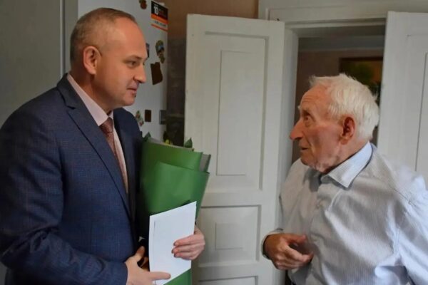 Максим Косенков поздравил с 99-летием ветерана Великой Отечественной войны
