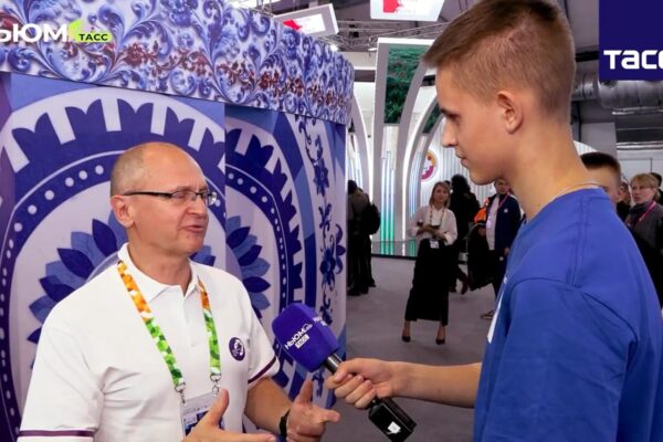 Тамбовский школьник взял интервью у Сергея Кириенко на Международном фестивале молодежи