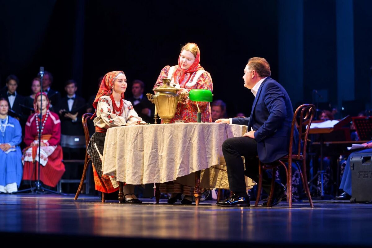 Сцена из "Бабки"