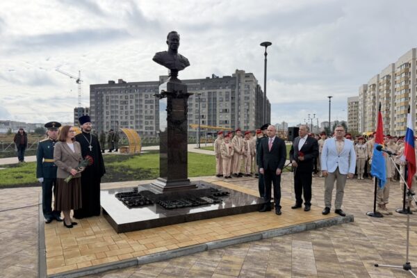 На севере Тамбова открыли памятник Герою Советского Союза Сергею Савостьянову