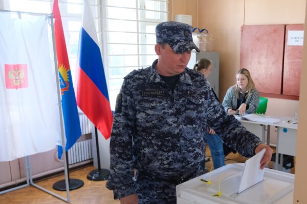 Гражданская позиция и обеспечение порядка: Росгвардейцы участвуют в Едином дне голосования