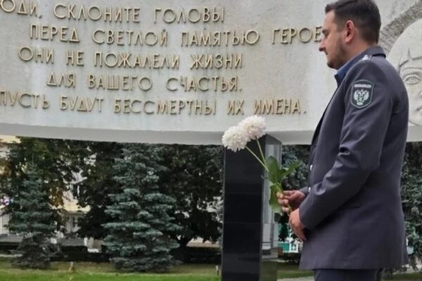 В Тамбове в 85‑ю годовщину начала блокады Ленинграда к Вечному огню возложили цветы