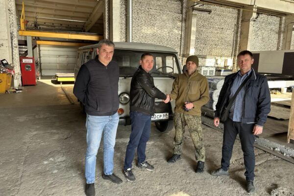 Тамбовское предприятие передало автомобиль бойцам в зону СВО