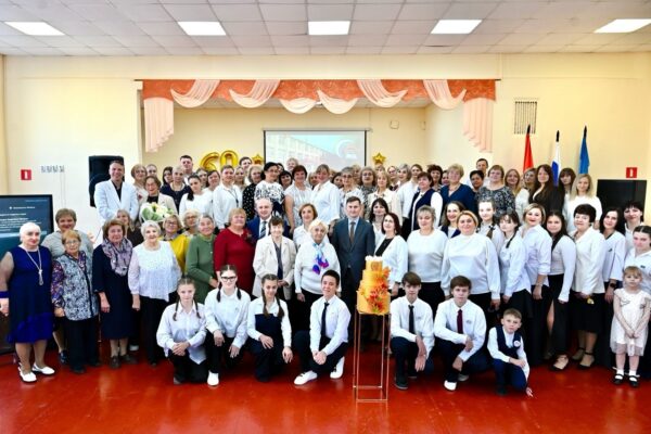 Первые лица Тамбова поздравили коллектив 11-й школы с её 60-летием