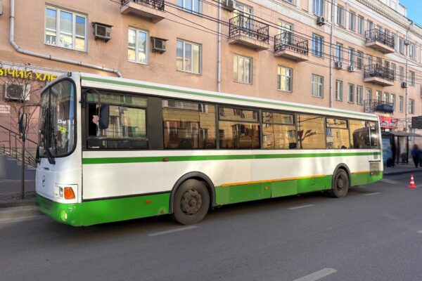В Тамбове пожилая женщина попала в больницу после падения в автобусе